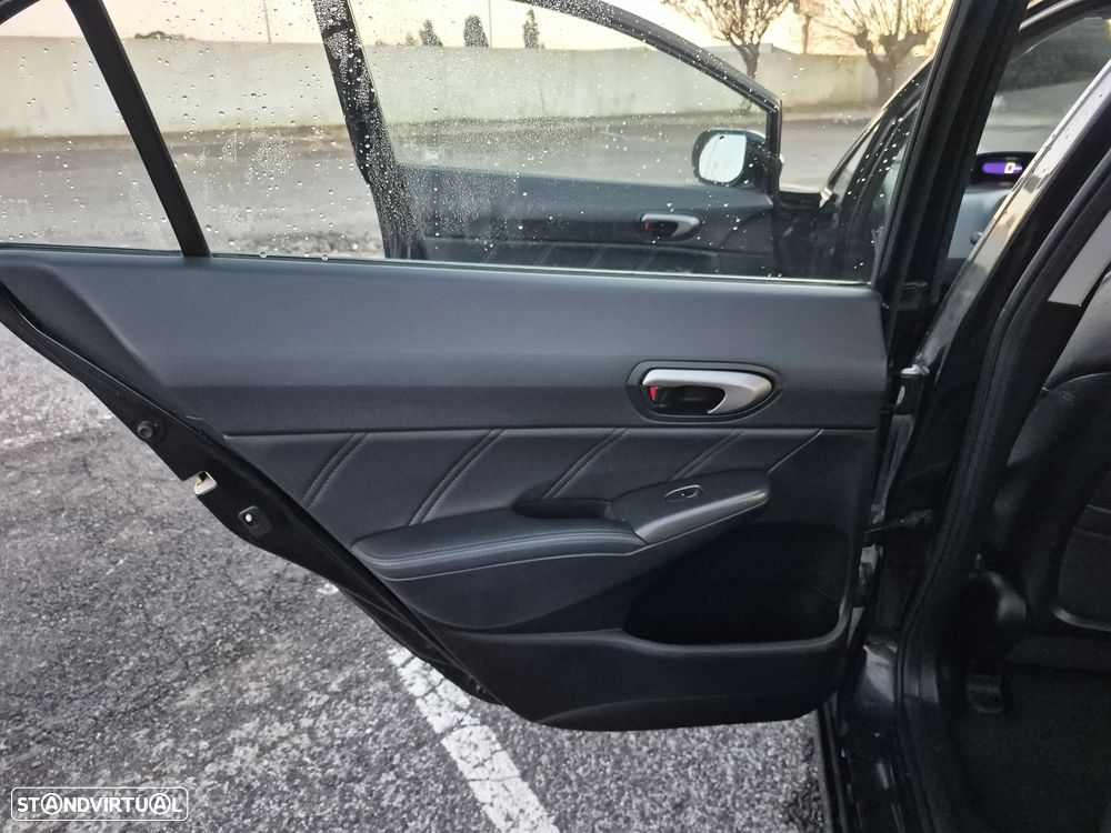 Honda Civic 1.8 ES - 17