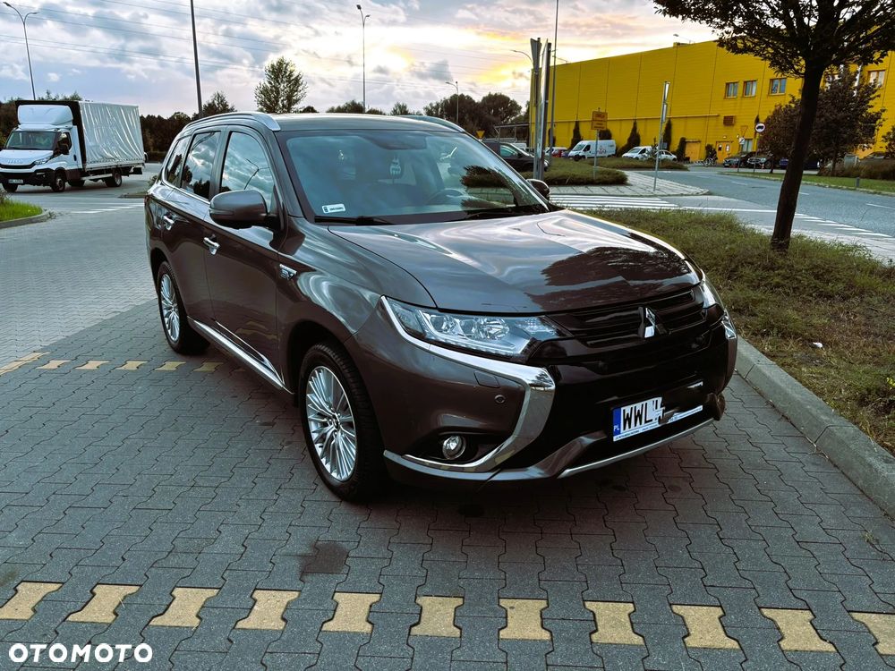 Mitsubishi Outlander Instyle NAVI + - 2