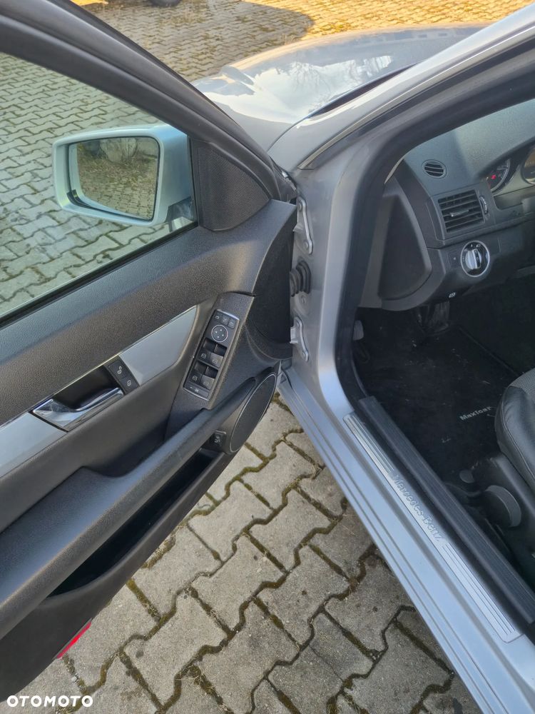 Mercedes-Benz Klasa C 220 CDI DPF Automatik BlueEFFICIENCY Avantgarde - 9