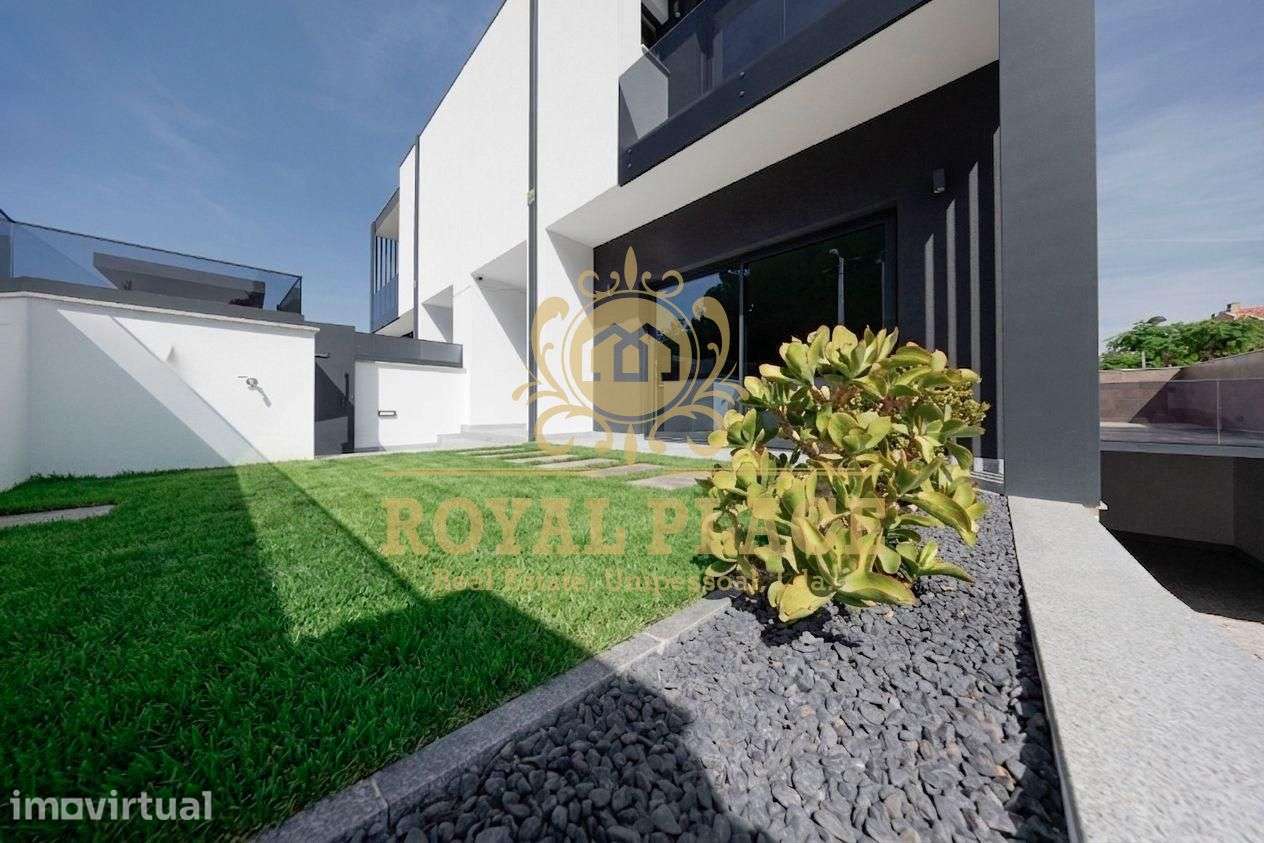 Moradia Geminada T3 + 1 NOVA c/ Piscina em Santa Maria da Feira - Grande imagem: 2/47