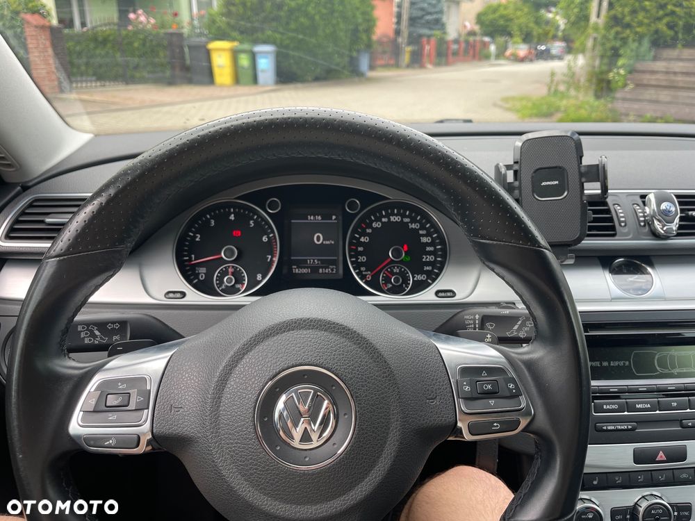 Volkswagen Passat - 12