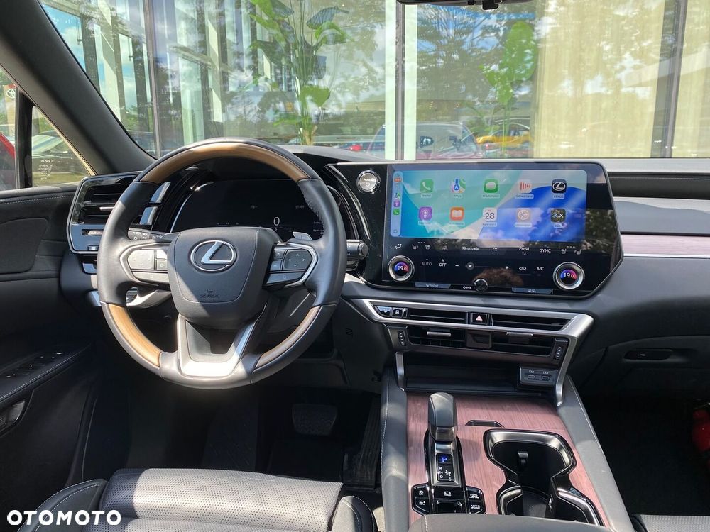 Lexus RX 450h+ Omotenashi - 5