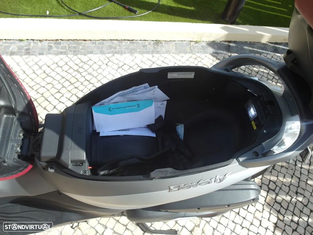 Piaggio Beverly Sport Turing 350 CC - 8