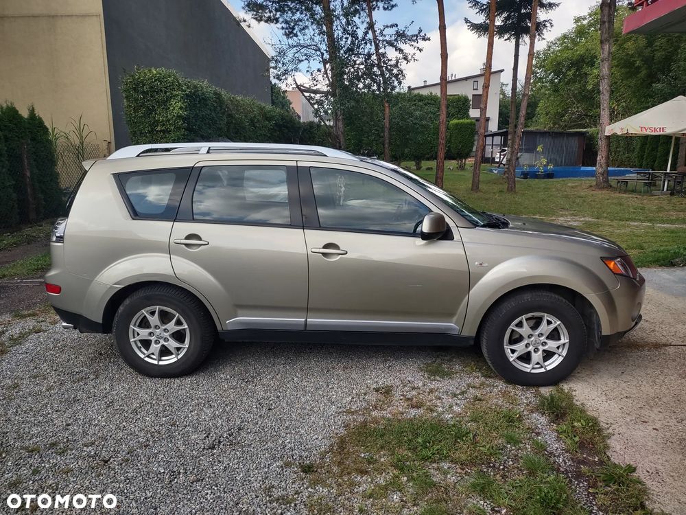 Mitsubishi Outlander 2.0 DID Instyle NAVI - 2