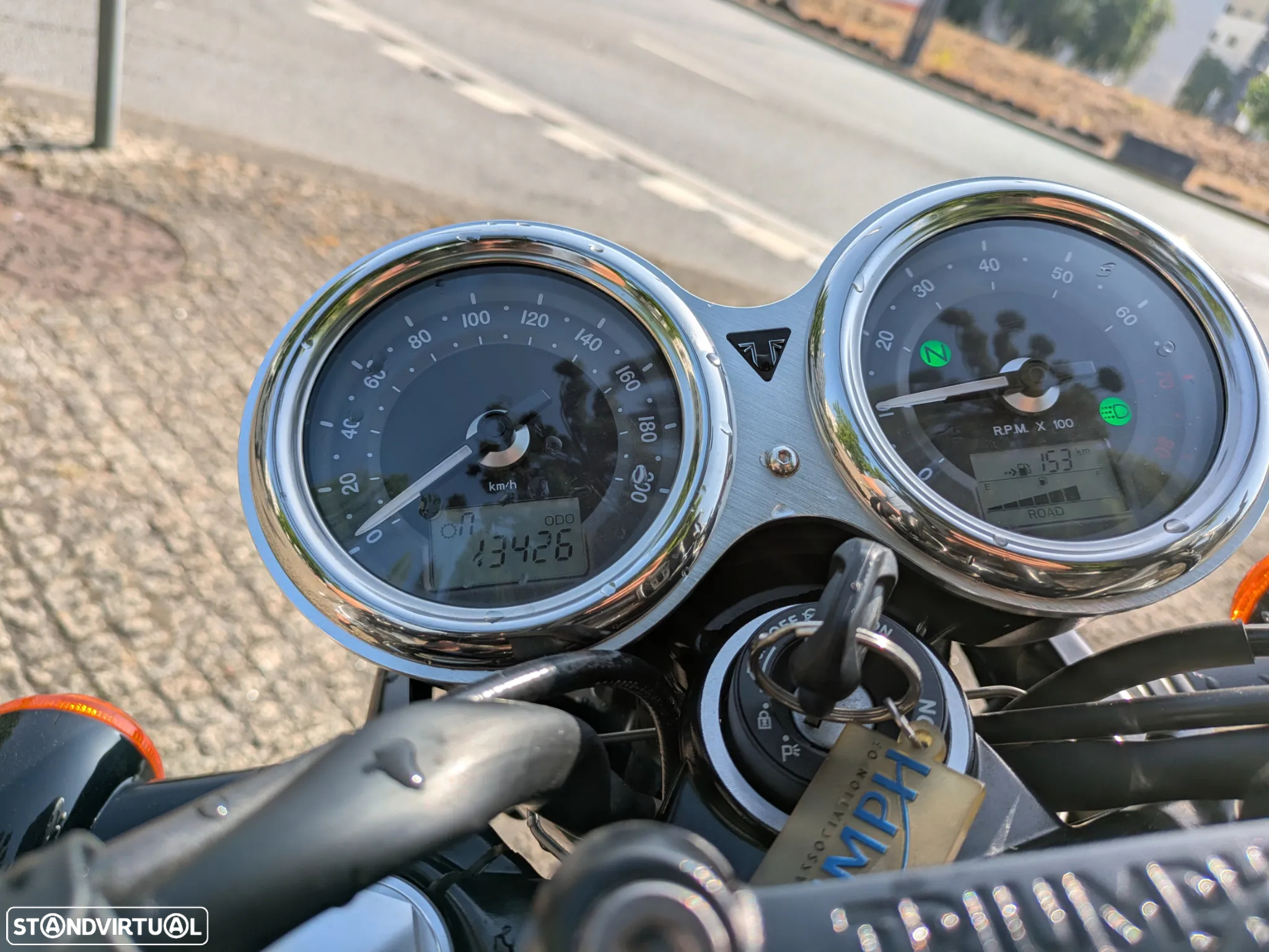 Triumph Bonneville T120 Black - 9