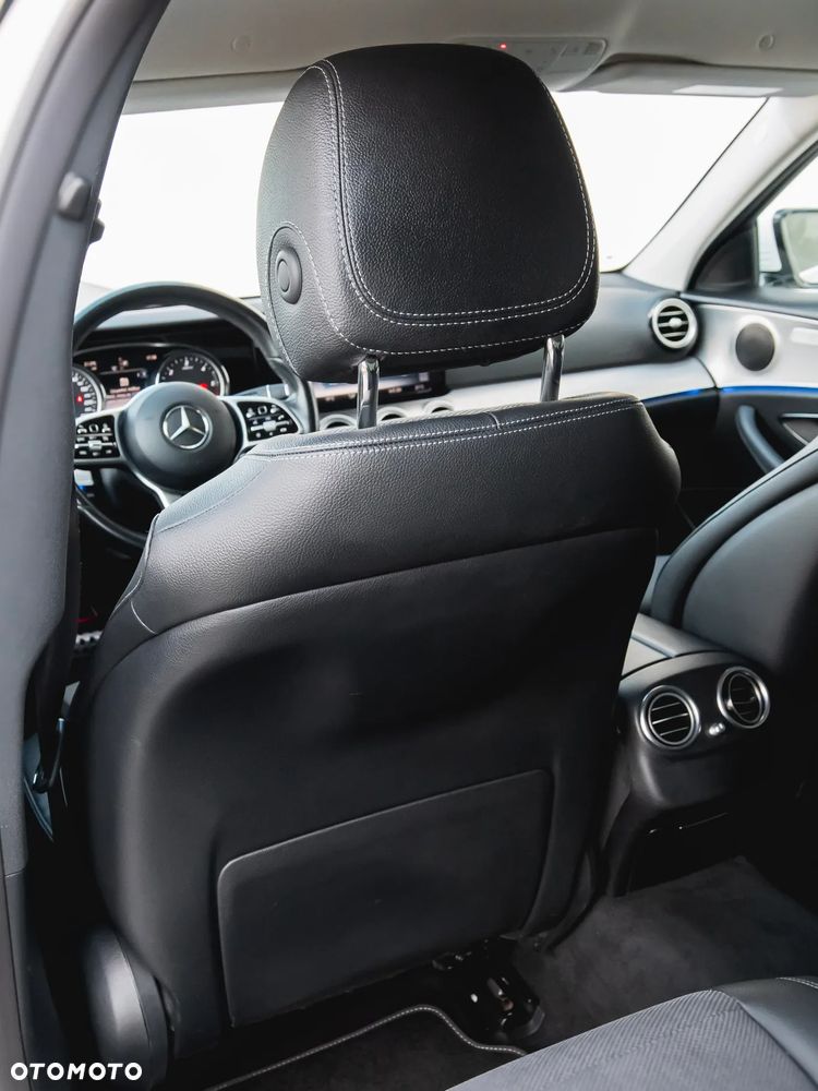 Mercedes-Benz Klasa E 200 d 9G-TRONIC - 34