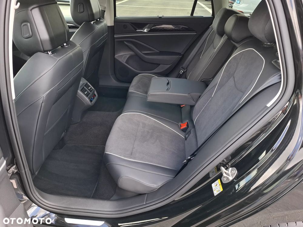 Volkswagen Passat Variant 2.0 TDI SCR DSG Elegance - 11