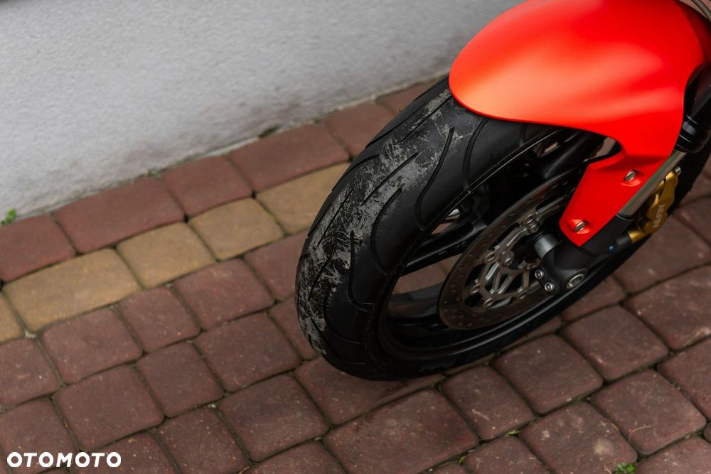 Triumph Street Triple - 7