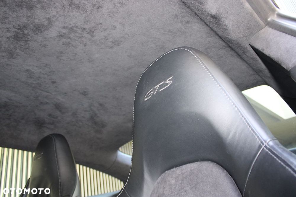 Porsche 911 Carrera GTS PDK - 30