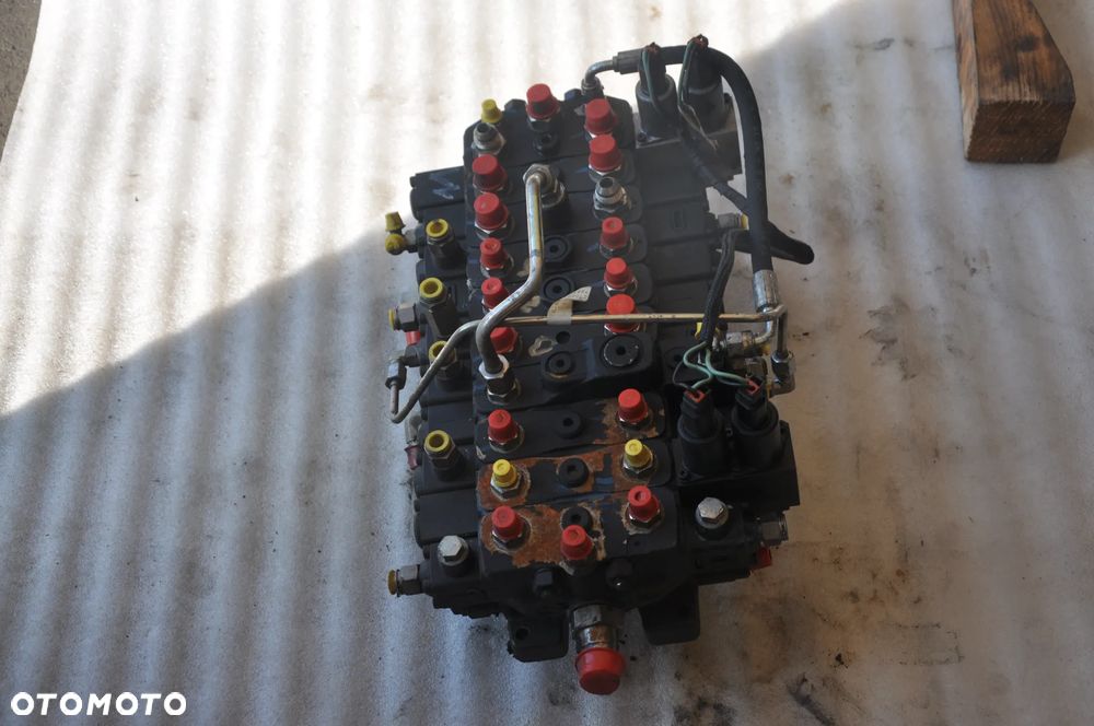 Rozdzielacz hydrauliczny Bobcat E 26 - 5