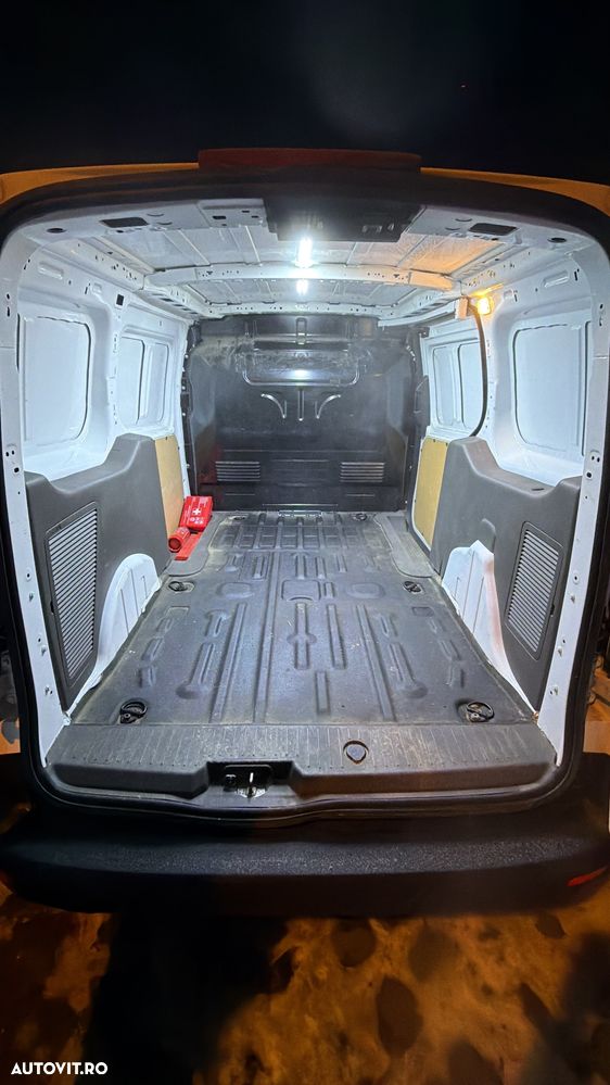 Ford Transit Connect - 12