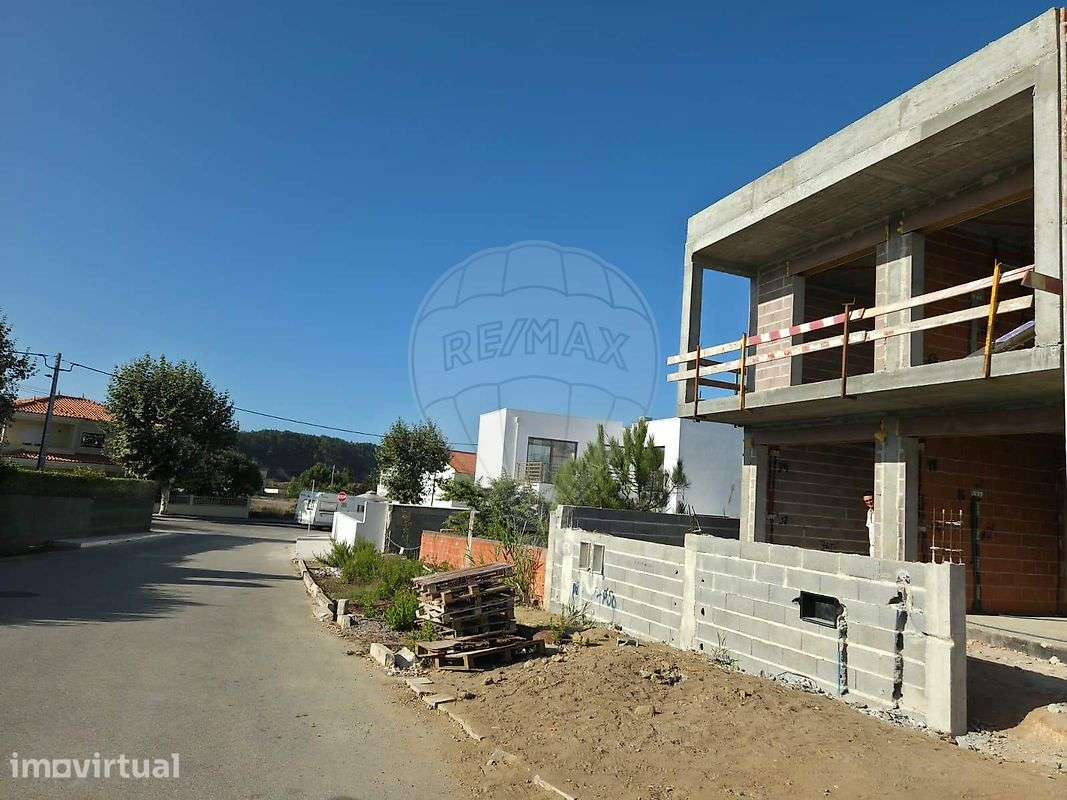 Moradia T4 para venda - Grande imagem: 2/11