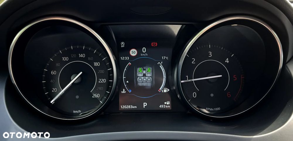 Jaguar E-Pace 2.0 i4D AWD R-Dynamic - 28