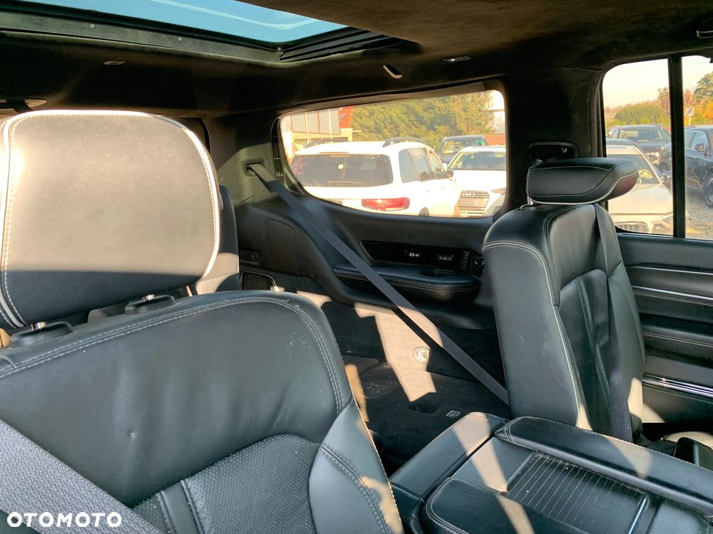 Jeep Grand Wagoneer - 19