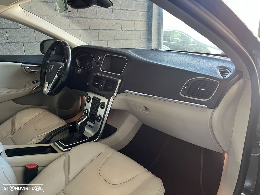 Volvo V40 Cross Country 1.6 D2 Volvo Ocean Race Powershift - 14