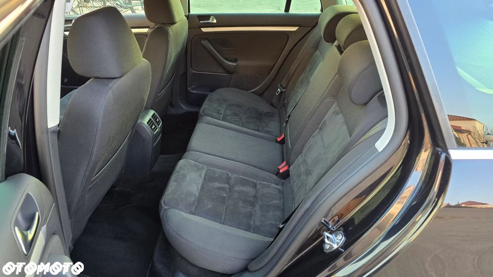 Volkswagen Golf - 25