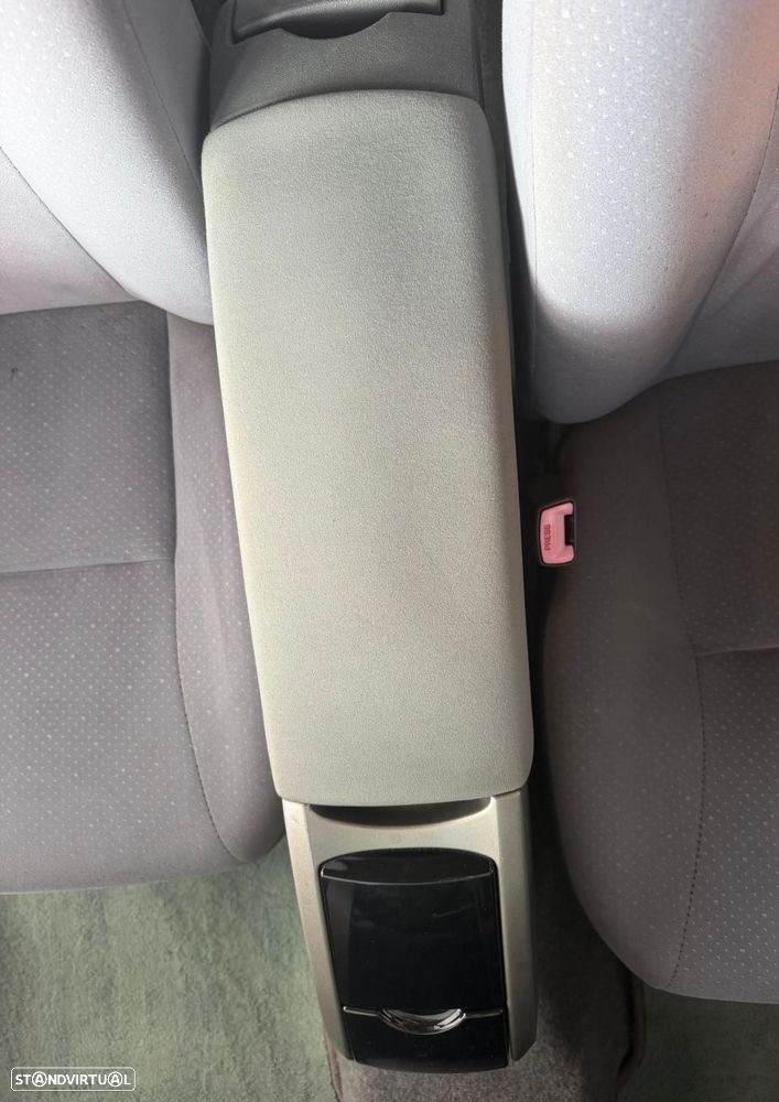 Toyota Prius - 18