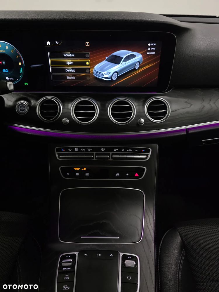 Mercedes-Benz Klasa E 300 4Matic 9G-TRONIC AMG Line - 15