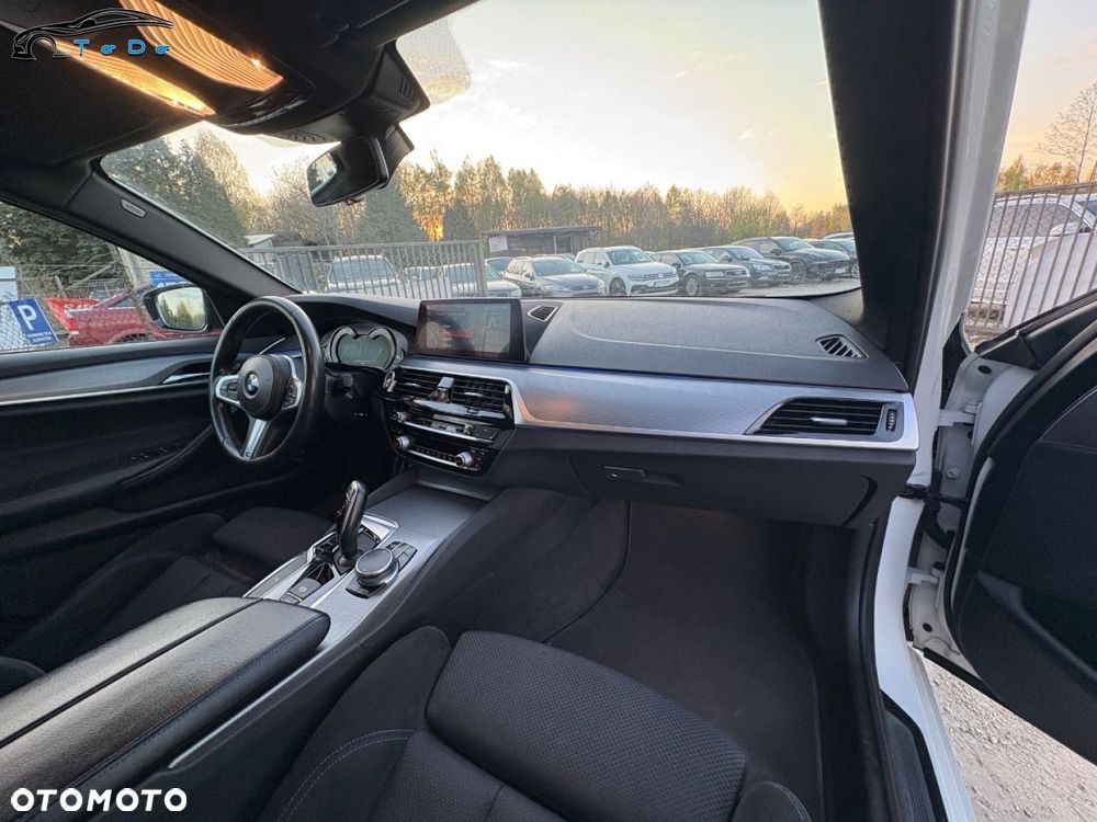 BMW Seria 5 520d M Sport - 26