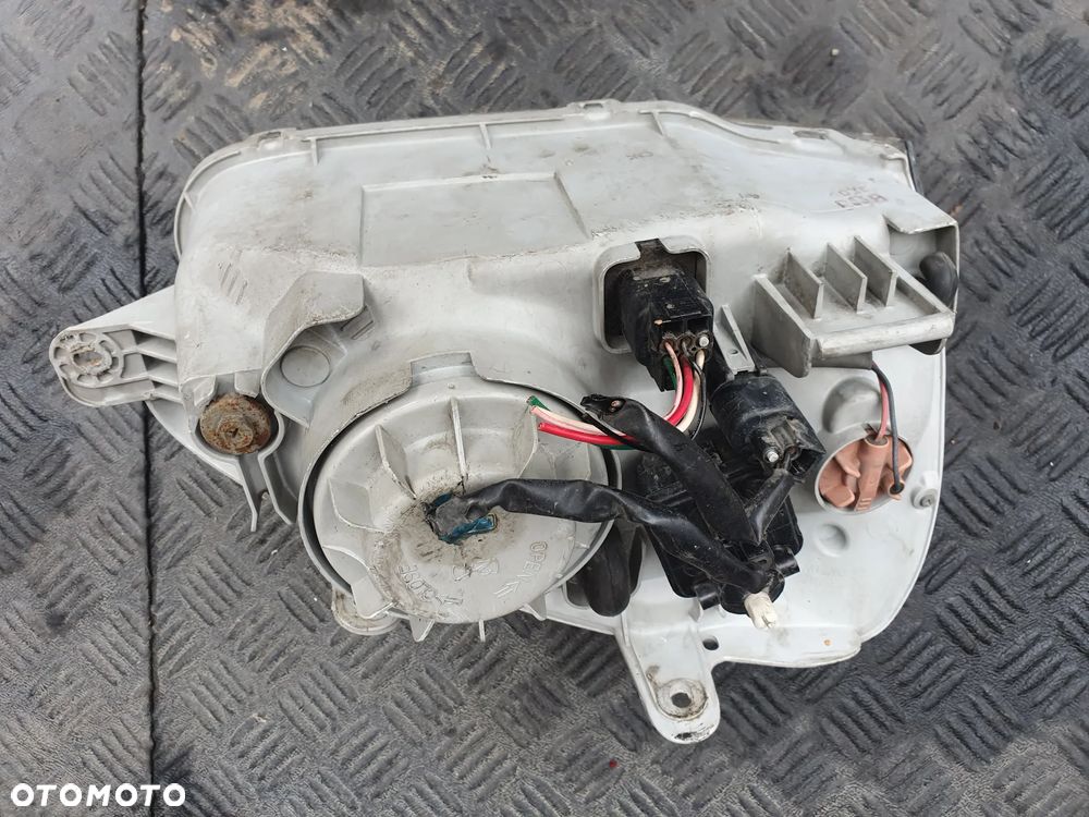 REFLEKTOR LEWY LAMPA PRZÓD HYUNDAI SANTA FE I 00-06 EUROPA - 2