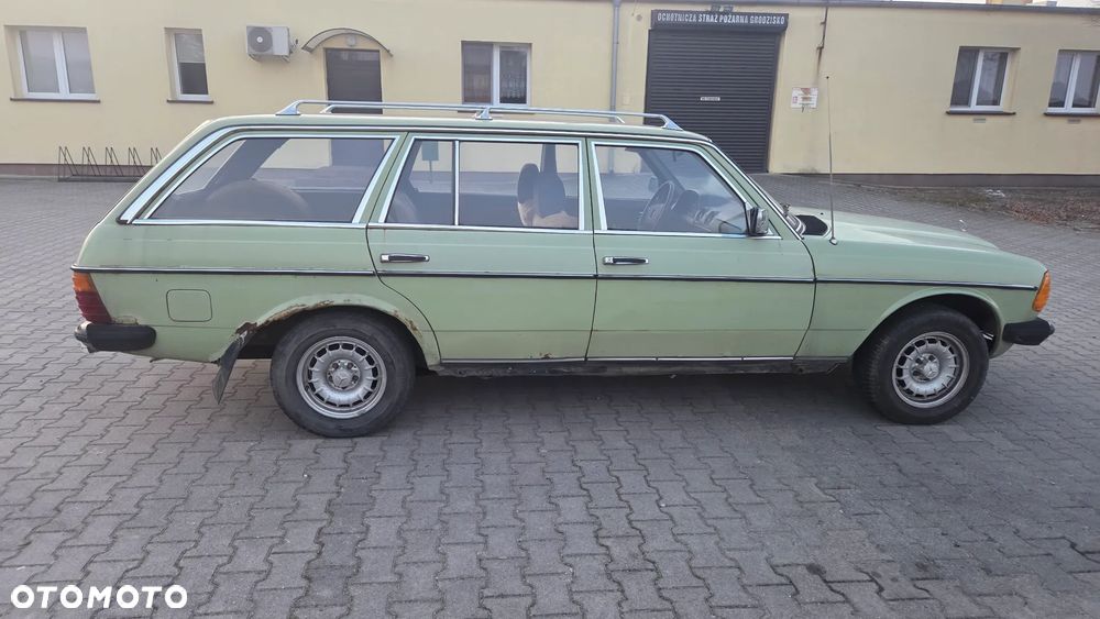 Mercedes-Benz W123 - 14