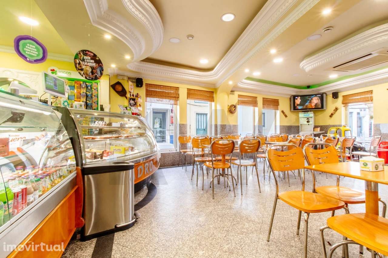 Edifício Comercial com 3 Pisos no Centro de Fanhões – Loures - Grande imagem: 2/59