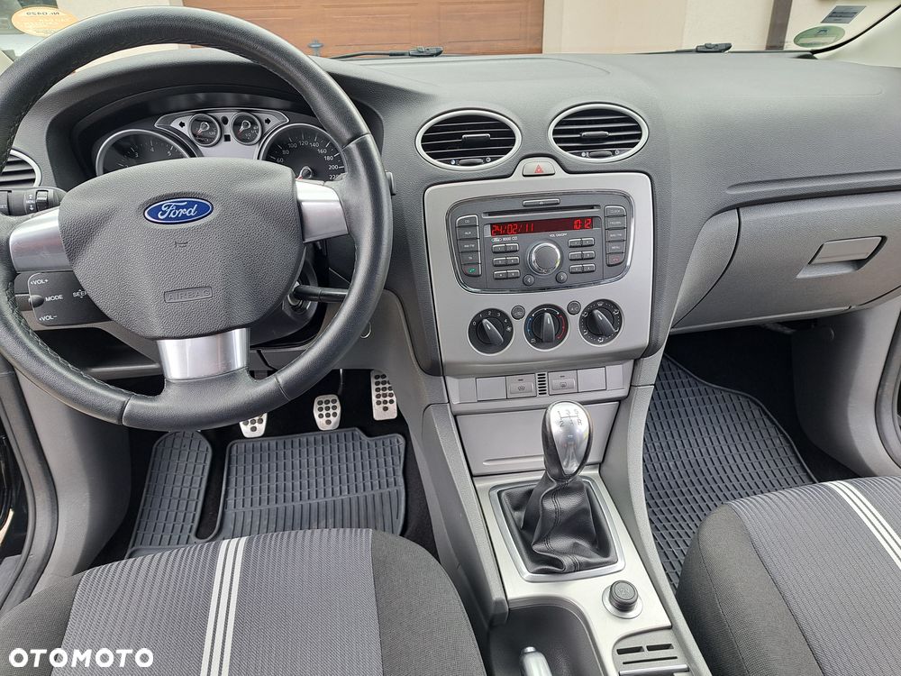 Ford Focus 1.6 16V Ambiente - 22