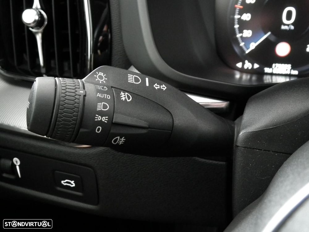 Volvo XC 60 2.0 D4 R-Design Geartronic - 16