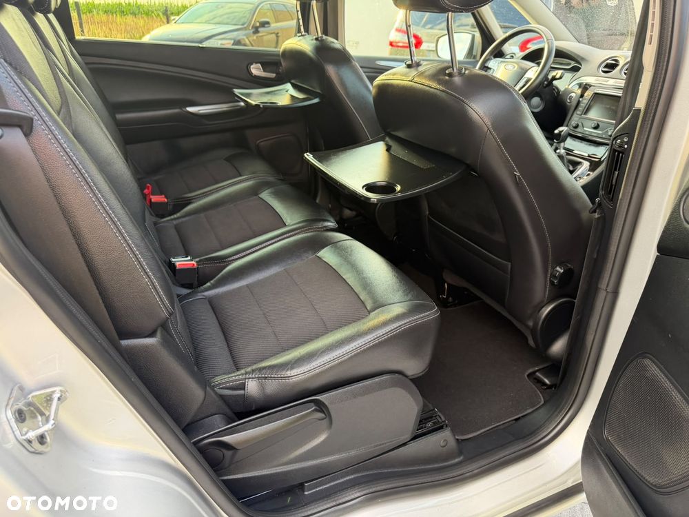 Ford S-Max - 11