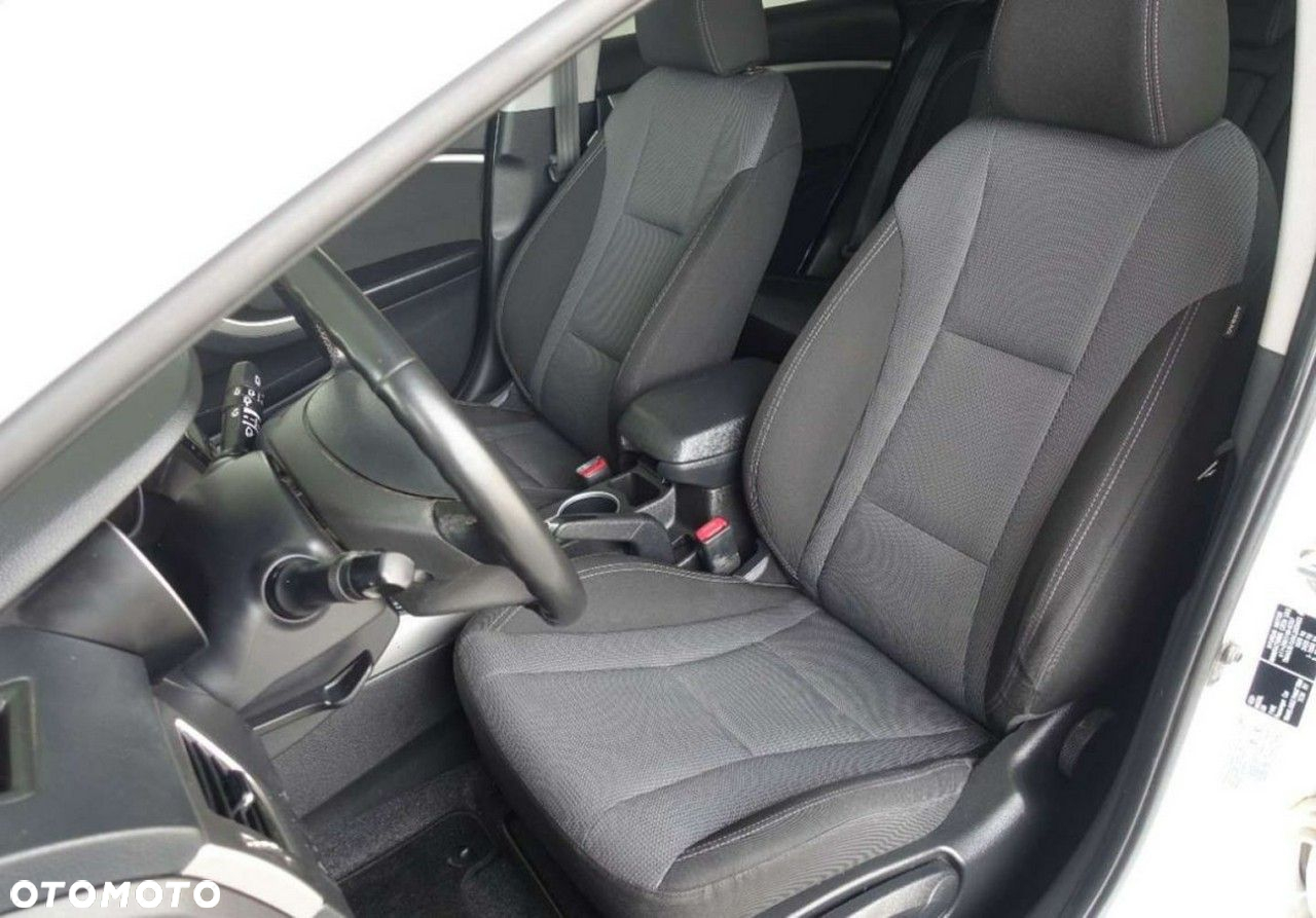 Hyundai i30 1.6 D GO - 14