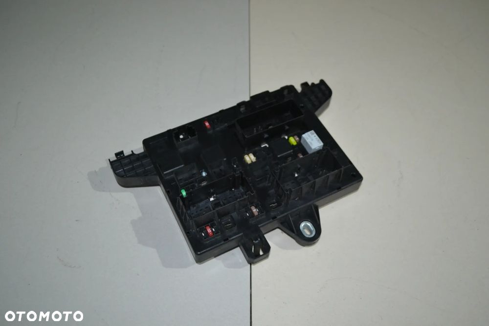 OPEL ASTRA J ZAFIRA C SKRZYNKA BEZPIECZNIKÓW BSI 13368651 - 1