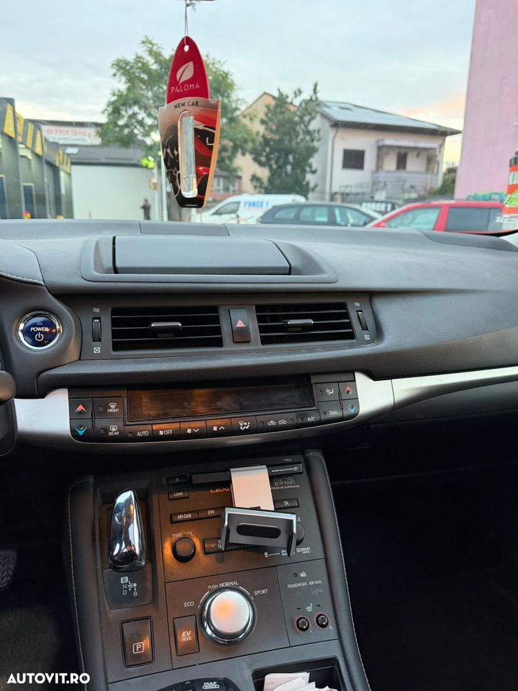 Lexus CT - 13