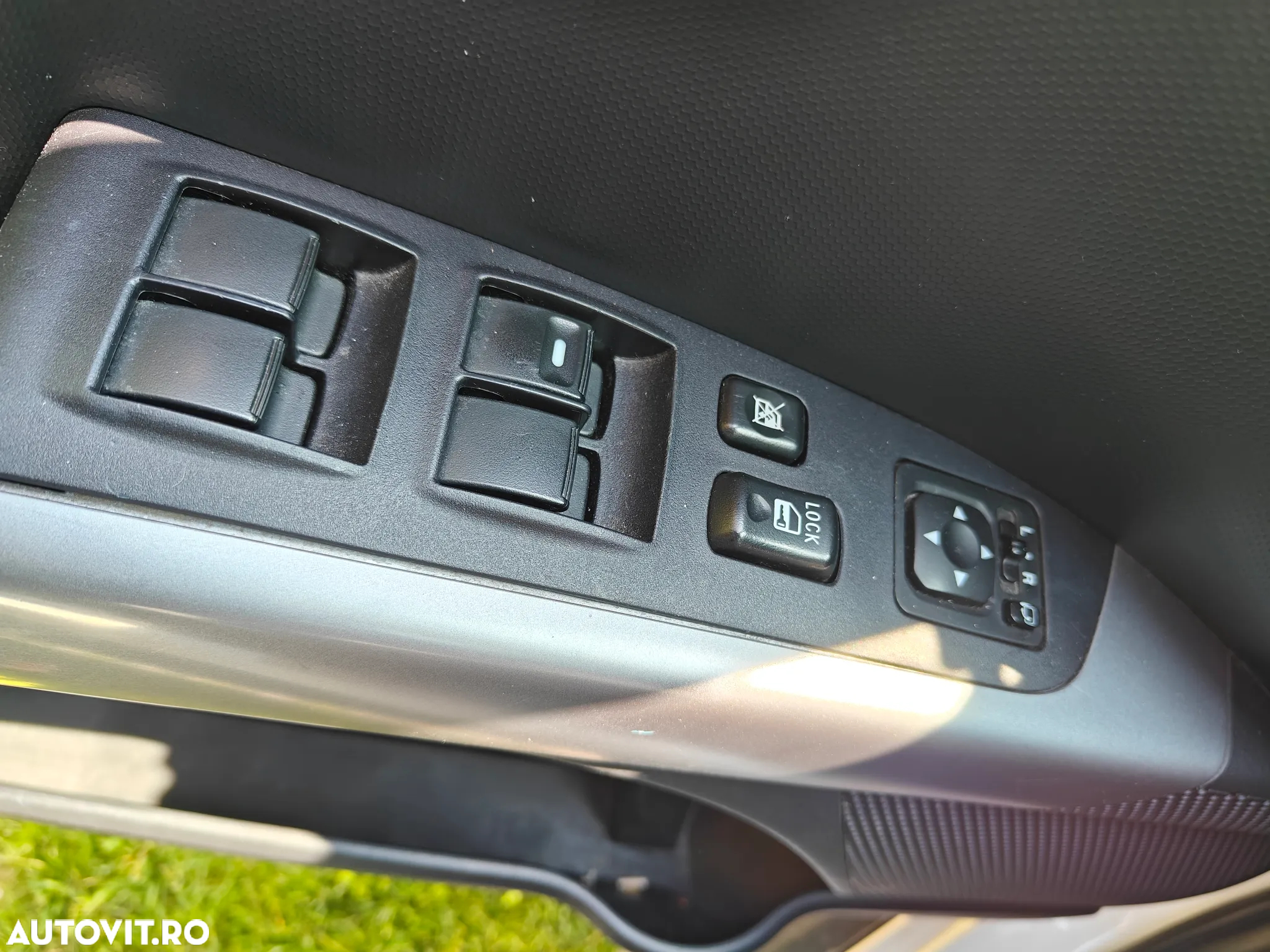 Mitsubishi Outlander - 12