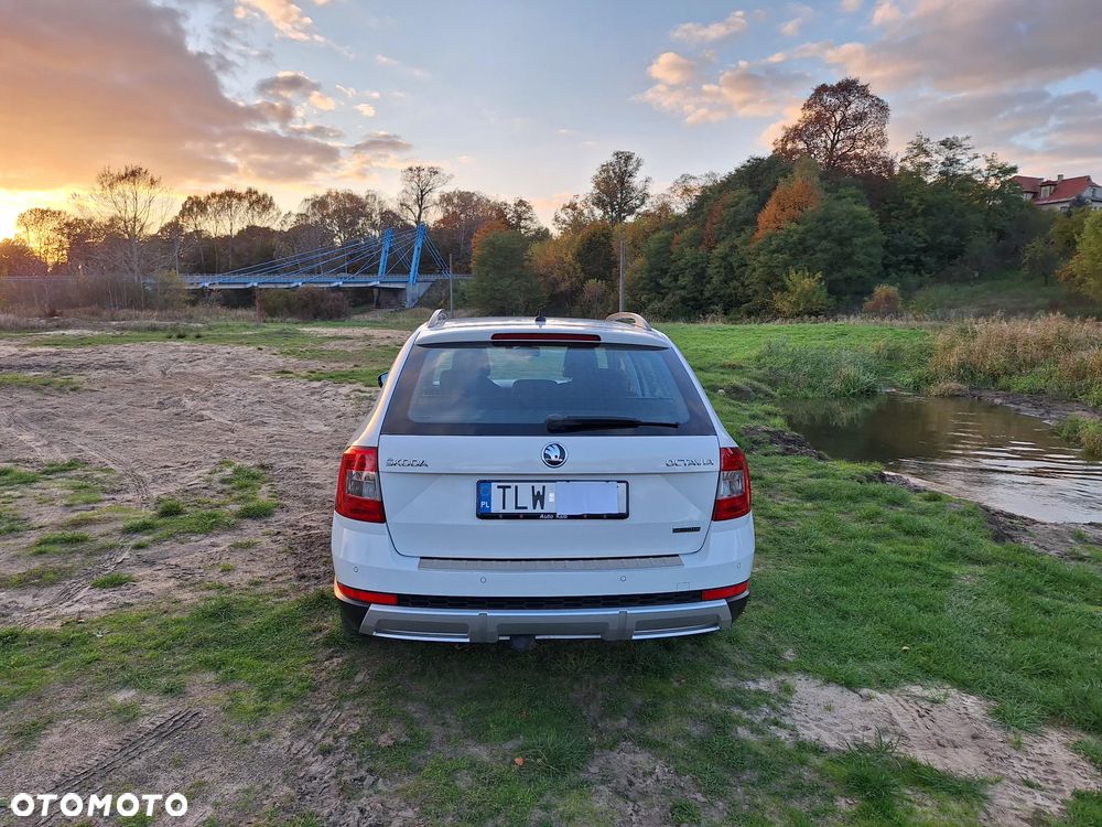 Skoda Octavia Combi 2.0 TDI 4x4 Scout - 11