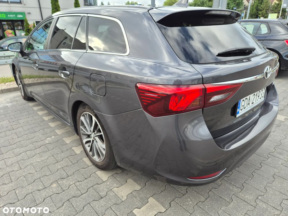 Toyota Avensis 1.8 Premium - 10