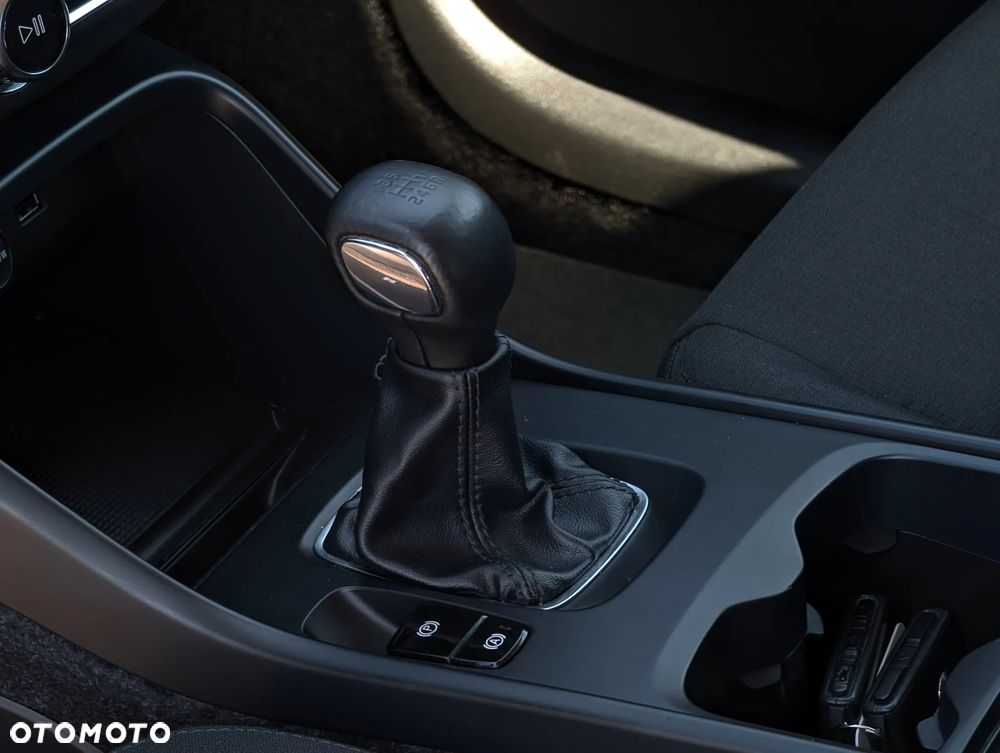 Volvo XC 40 T3 Momentum - 28