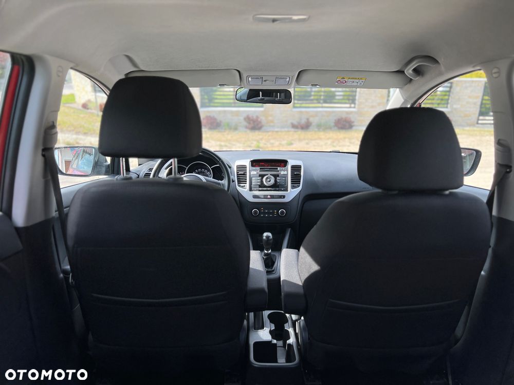 Kia Venga - 15
