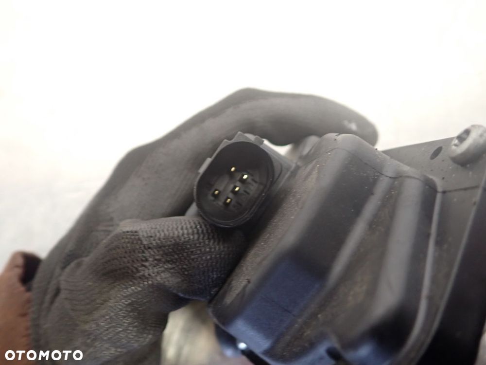 ZAWÓR EGR AUDI A4 B8 2.0 - 4