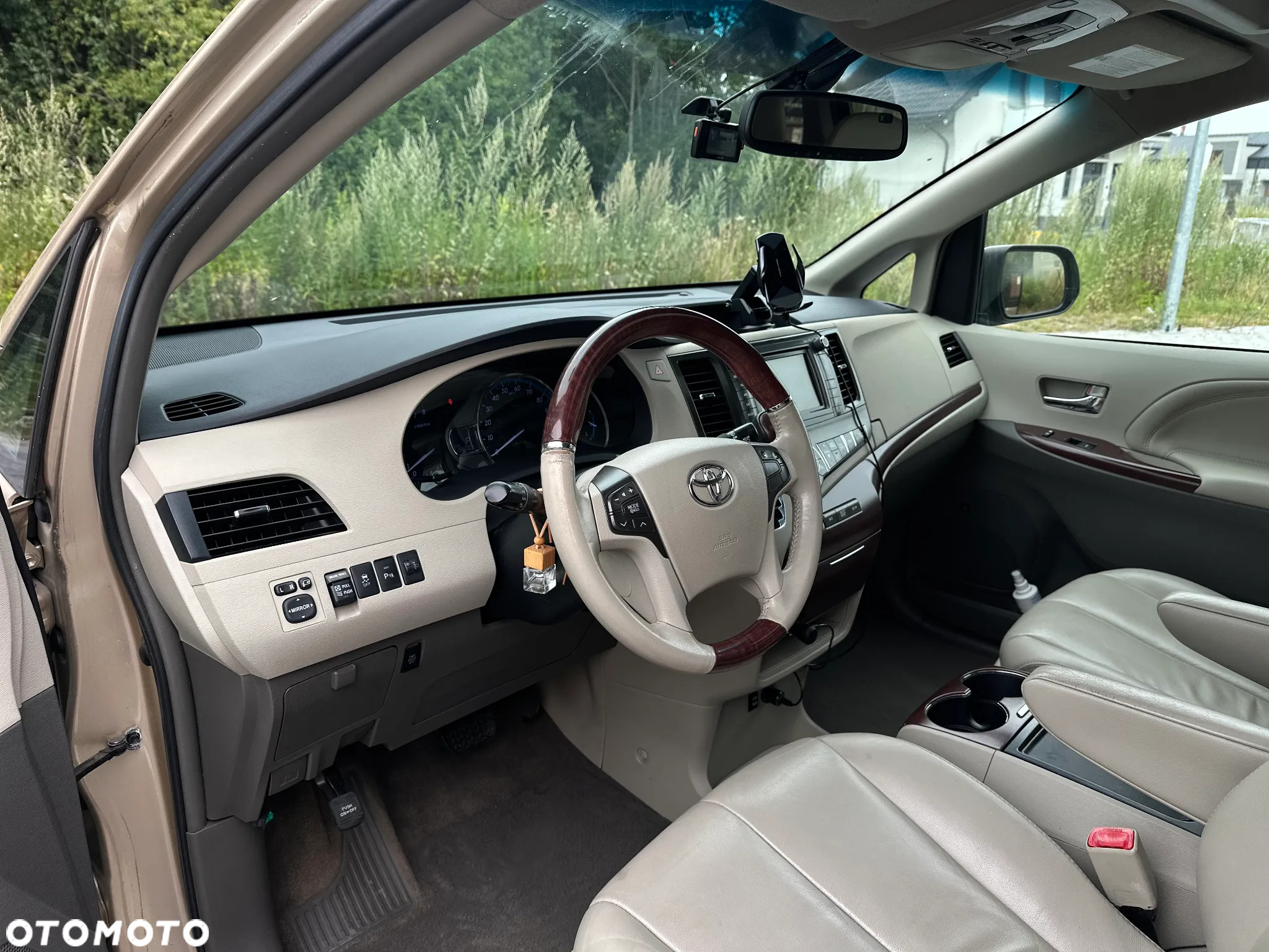 Toyota Sienna - 10