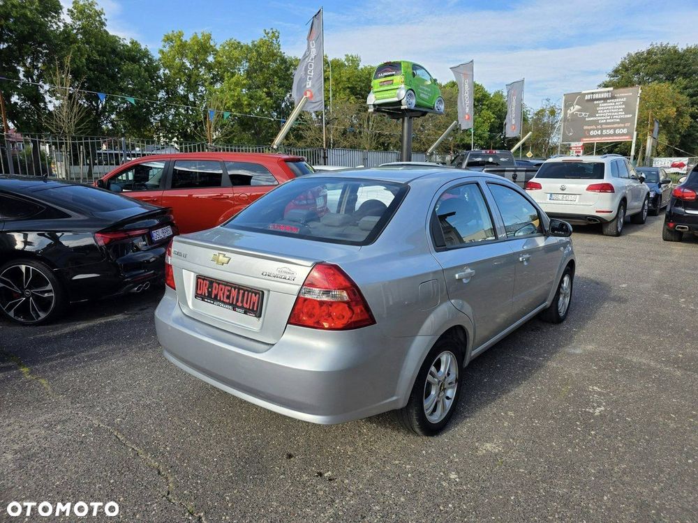 Chevrolet Aveo - 4