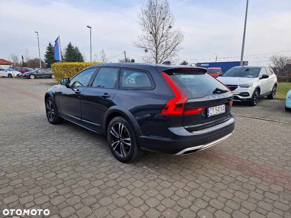 Volvo V90 Cross Country D5 AWD Pro - 4