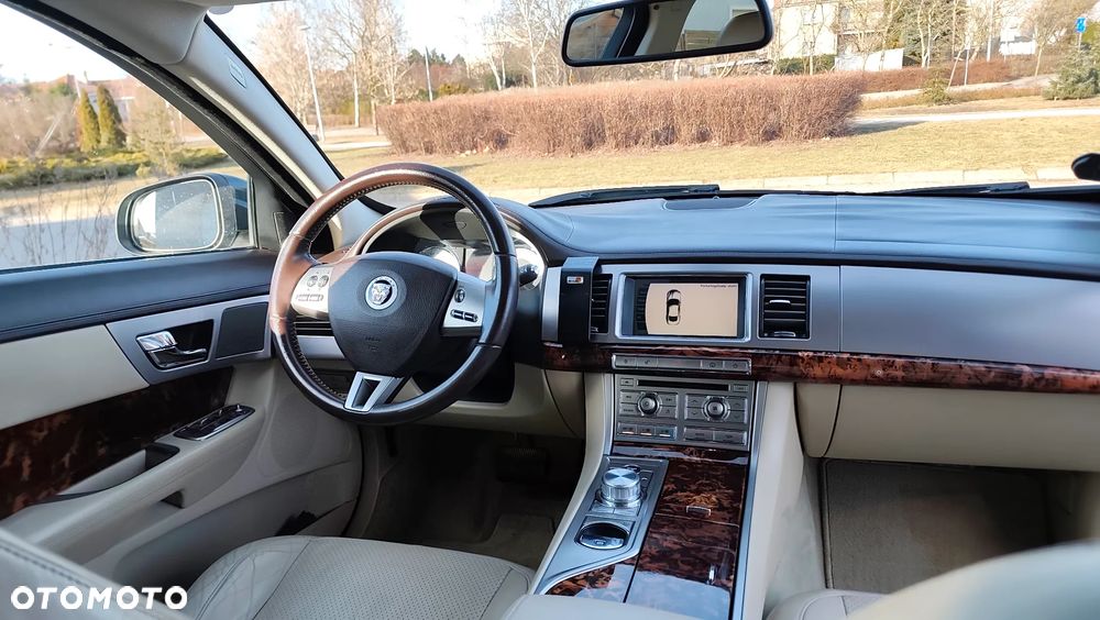Jaguar XF 3.0 V6 Luxury - 8