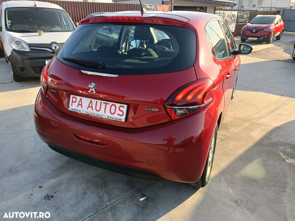 Peugeot 208 ver-puretech-110-stop-start-allure - 13