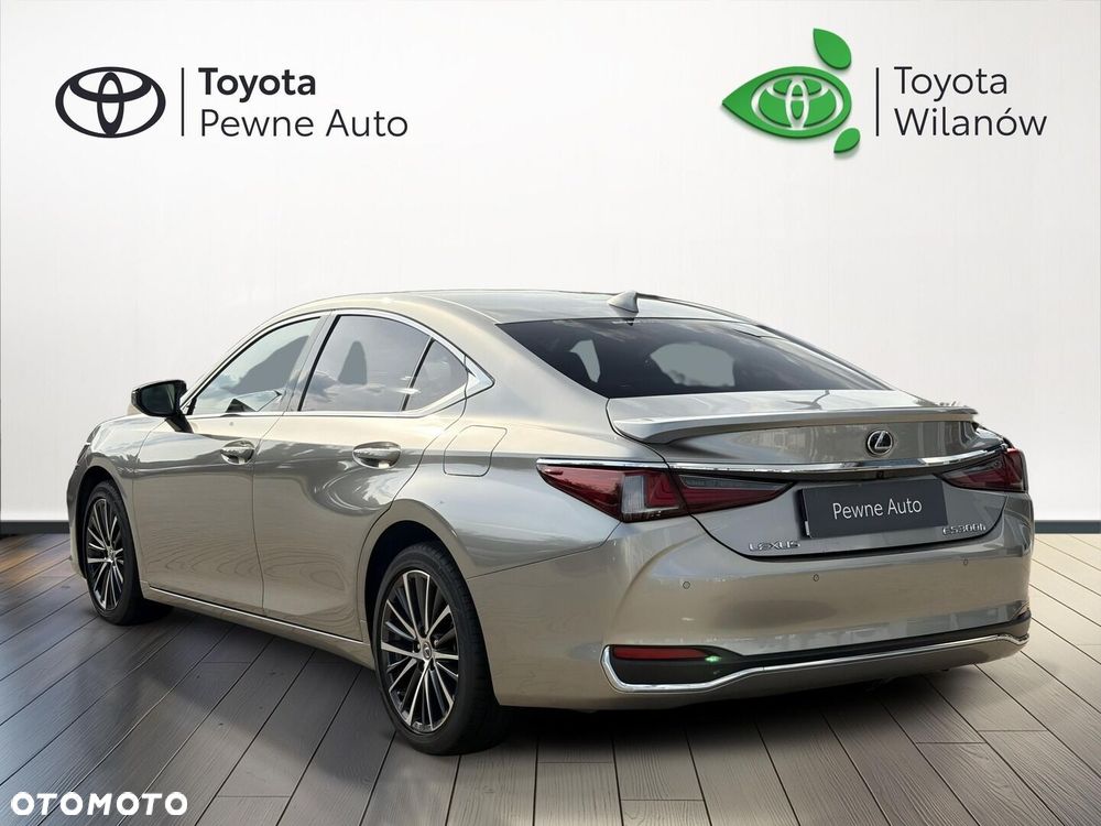 Lexus ES 300h Business Edition - 4