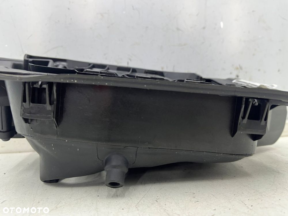 Klapka wlewu paliwa VW Touran II 5T 2015r.- 5ta809857e 5ta809799 - 6