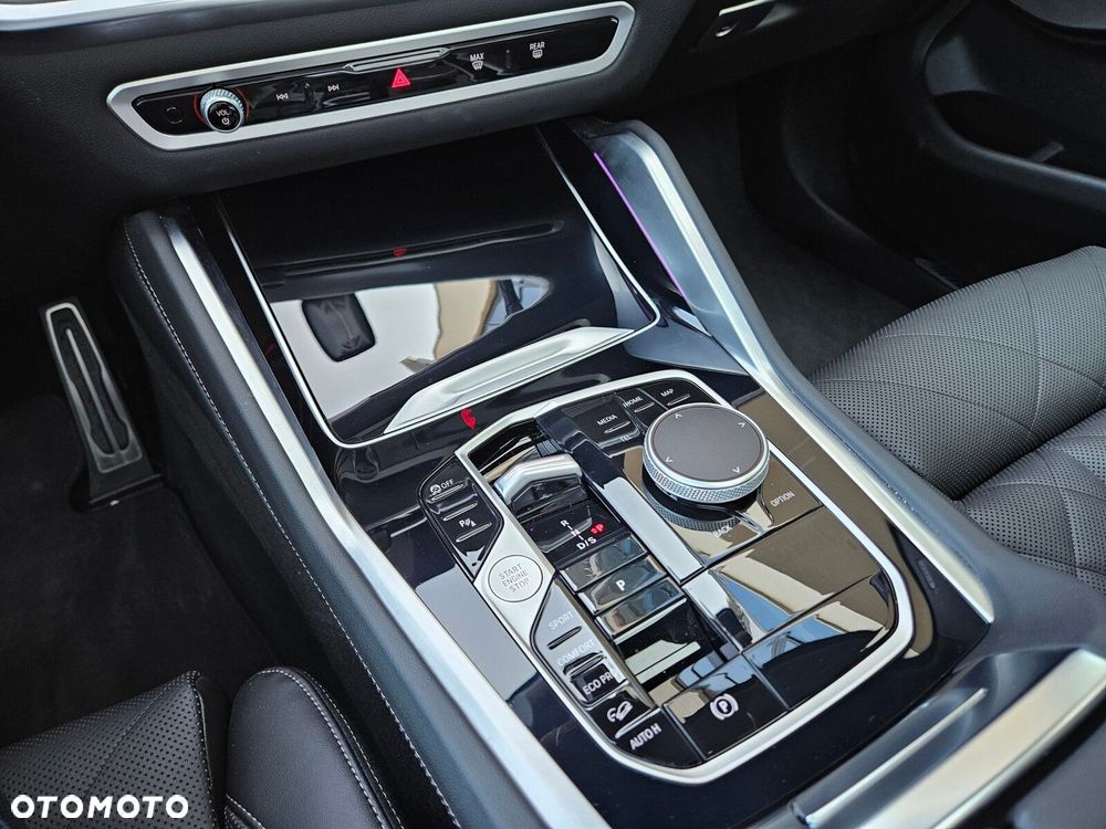 BMW X6 xDrive40d mHEV - 36