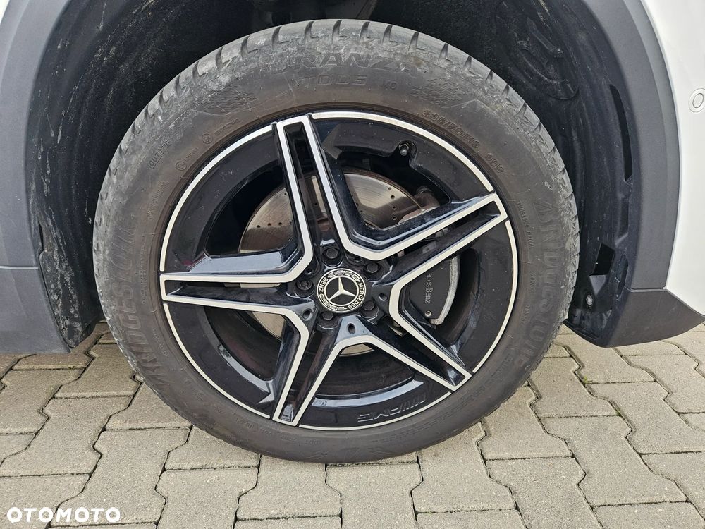 Mercedes-Benz GLA - 27