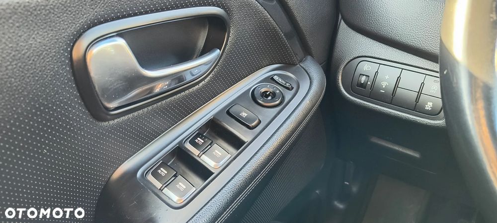 Kia Carens 1.7 CRDi Spirit - 20