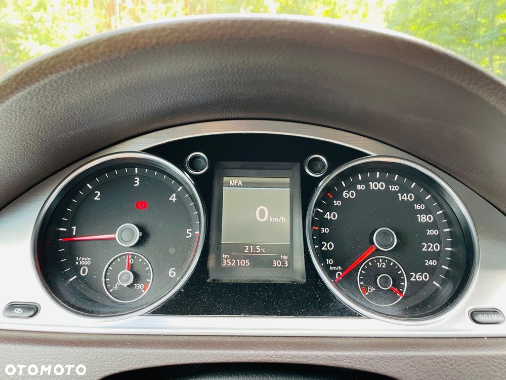 Volkswagen Passat 2.0 TDI Highline - 28