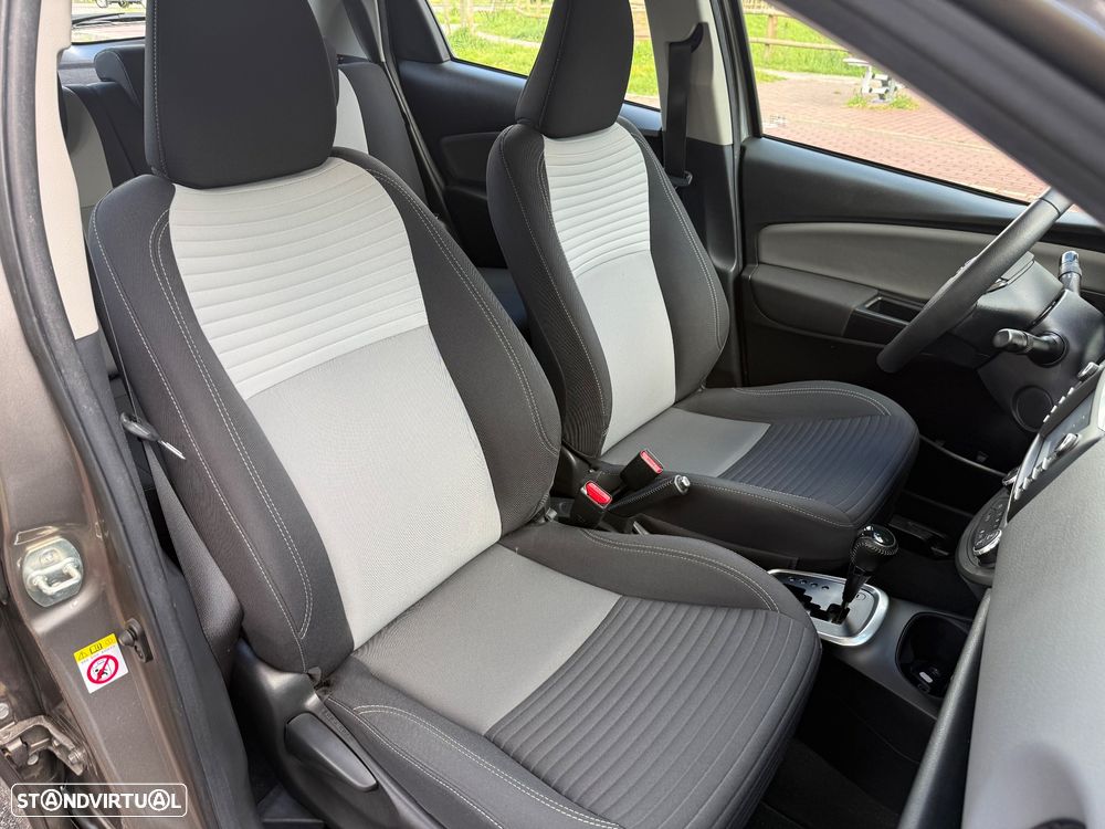 Toyota Yaris 1.5 HSD Comfort+P.Style - 30